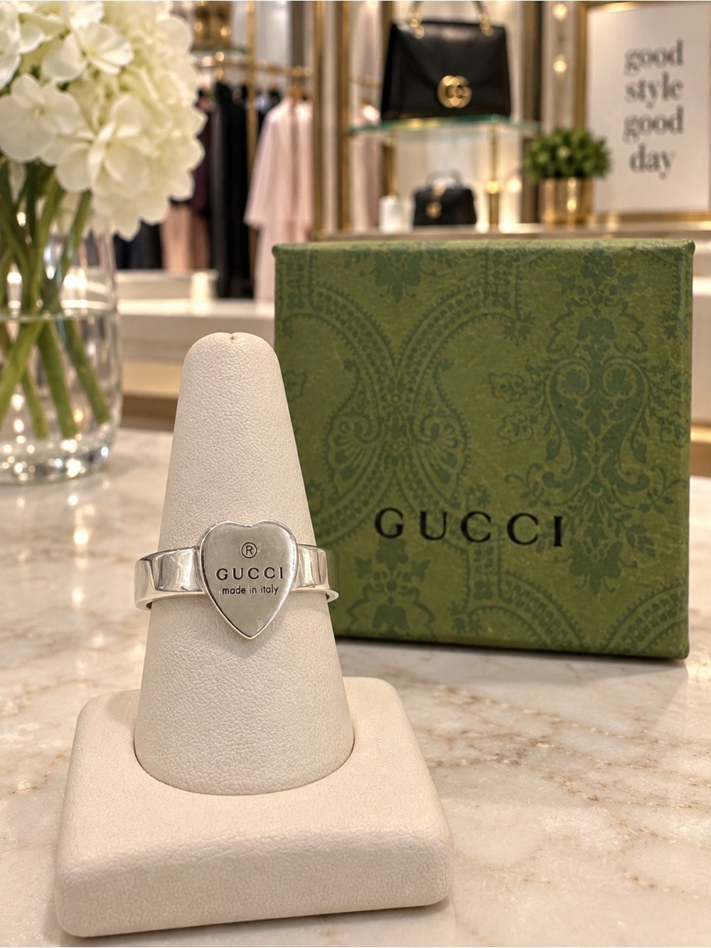 Gucci Silver Heart Signet Ring - Silver 7.5-8
